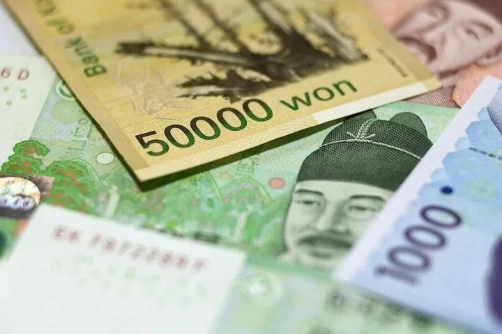 美国和以色列联手空袭伊朗导致美元强势升值，韩元对美元汇率在夜盘交易中一度跌破15