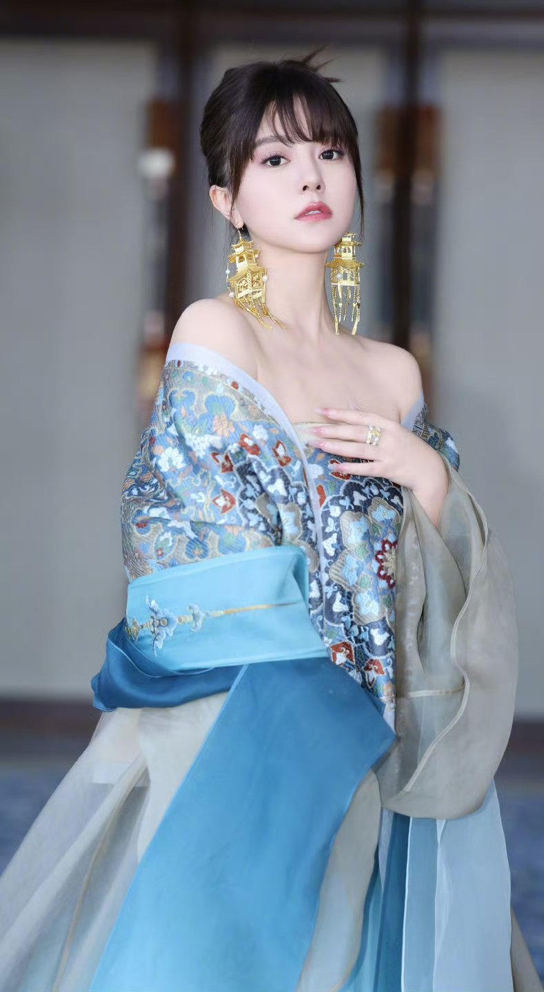 real阿兰～～阿兰阿兰养眼美女real阿兰​​​