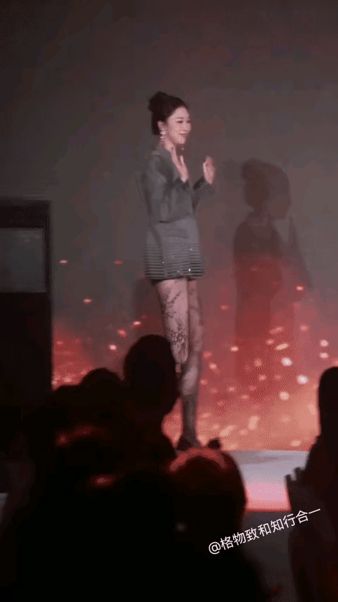 这丝袜也太好看了吧