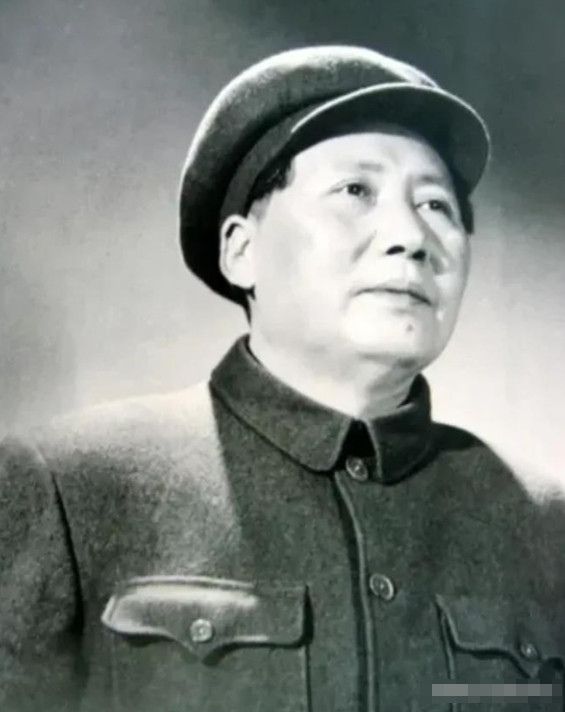 1958年，主席下令炮击金门，不小心炸死两个美国顾问，美国得知后率大军压境，指挥