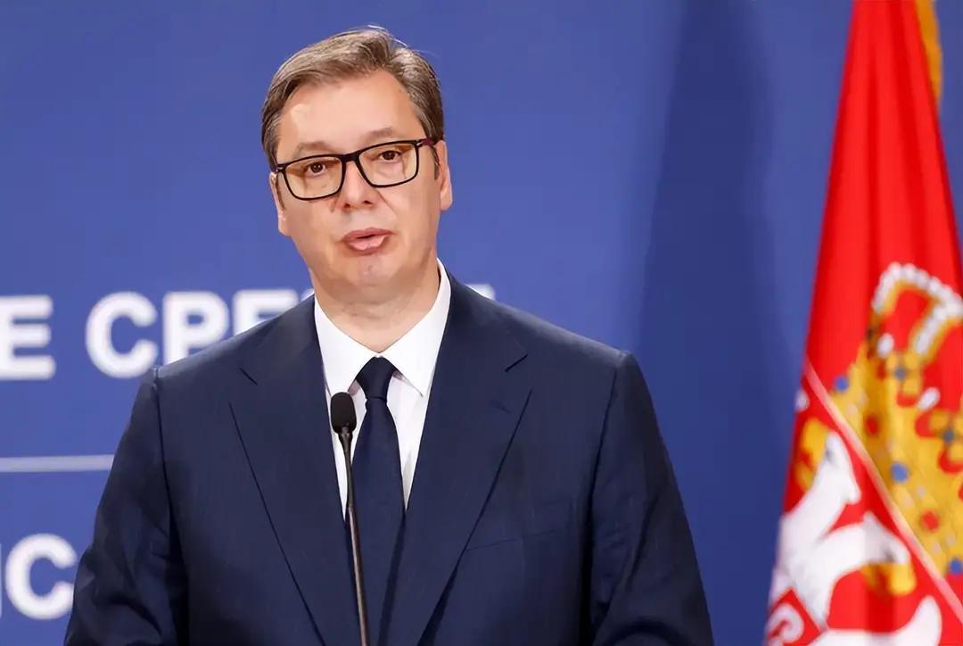 武契奇这回真急眼了！看着周围那几个邻居——阿尔巴尼亚、克罗地亚、科索沃，正等