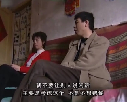 当年，冯小刚开着豪车，回老家看望瘫痪多年的母亲，已经照顾母亲16年的姐姐问：“你