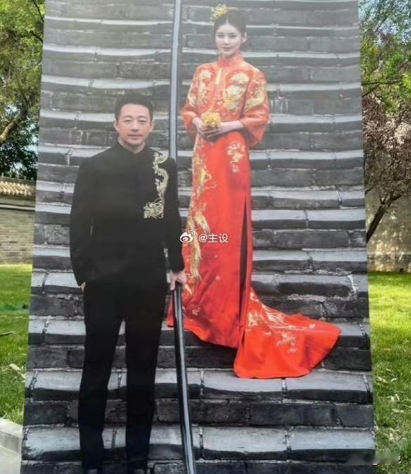 第一次见婚纱照这样拍的，说不出的感觉…