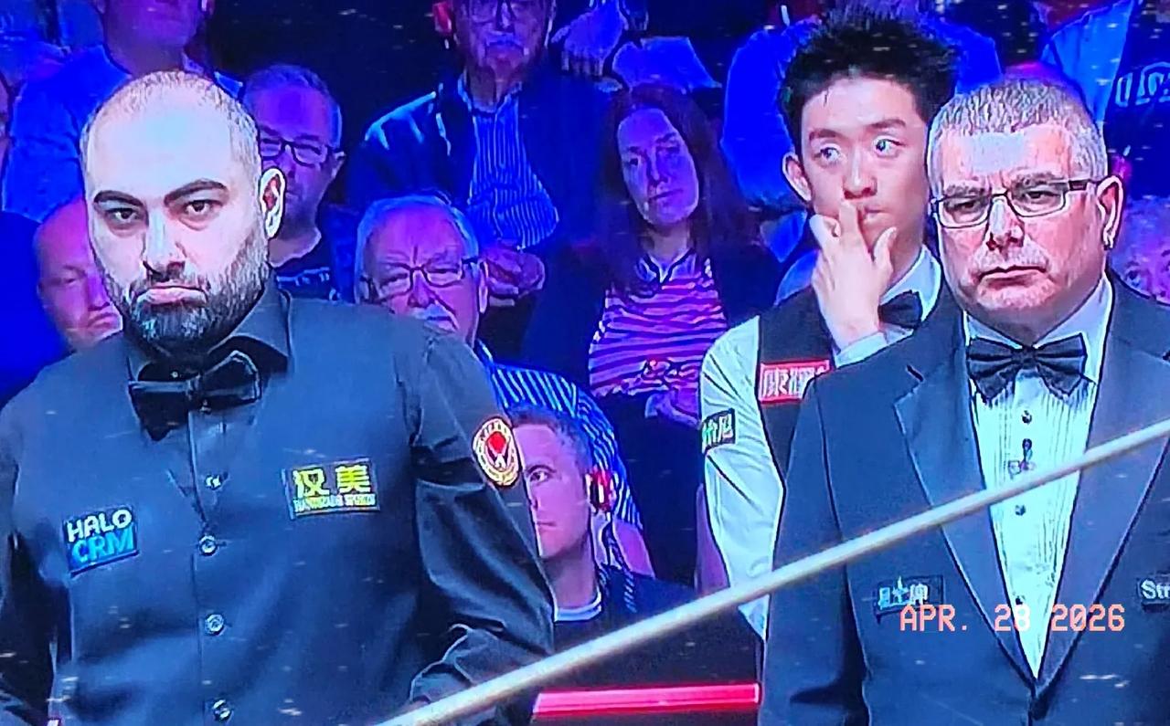 81-0，瓦菲拿下第3局，比分2-1领先。吴宜泽今天感觉手紧一些，防守总是差一