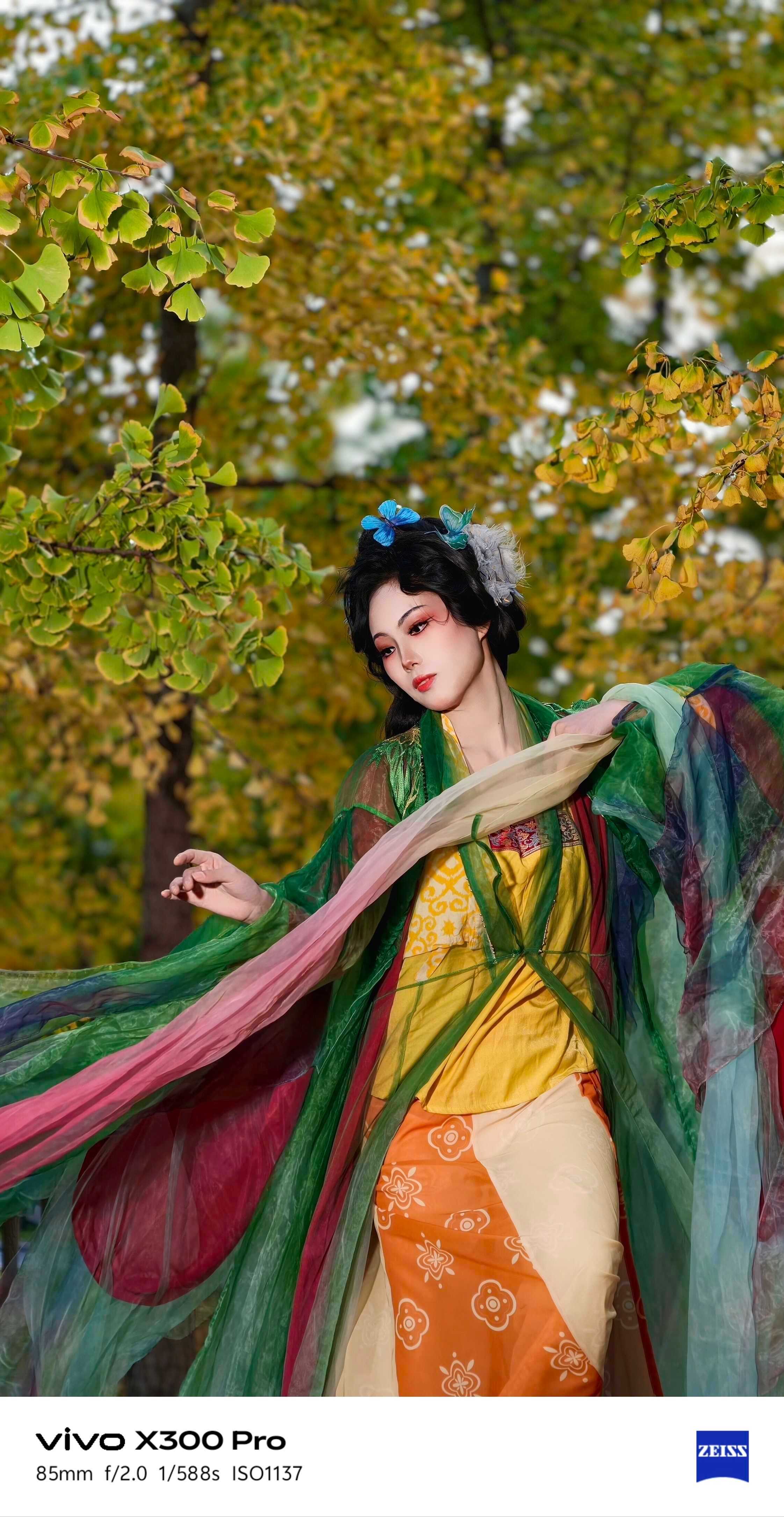 vivoX300Pro85mm中焦段适合人像拍摄，f/2.0光圈带来柔和背景