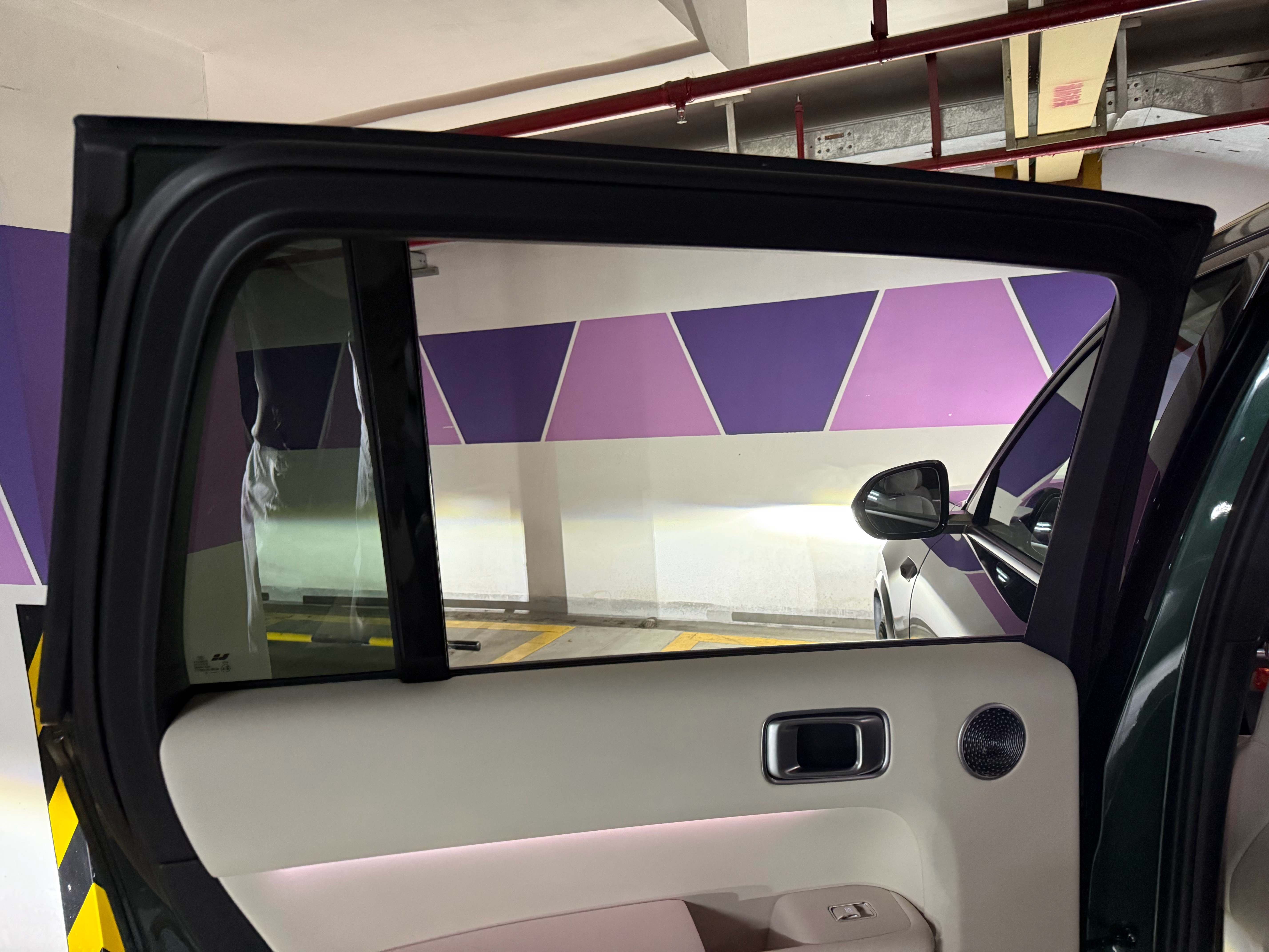 初代理想L9，在产品定义上99%满意，唯一觉得有瑕疵的点，就是没有后排电动