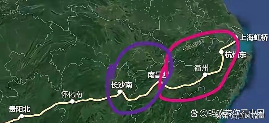 很多网友总拿沪昆高铁的“长沙弯”说事，觉得高铁过省会城市无可厚非，但为啥非要照顾