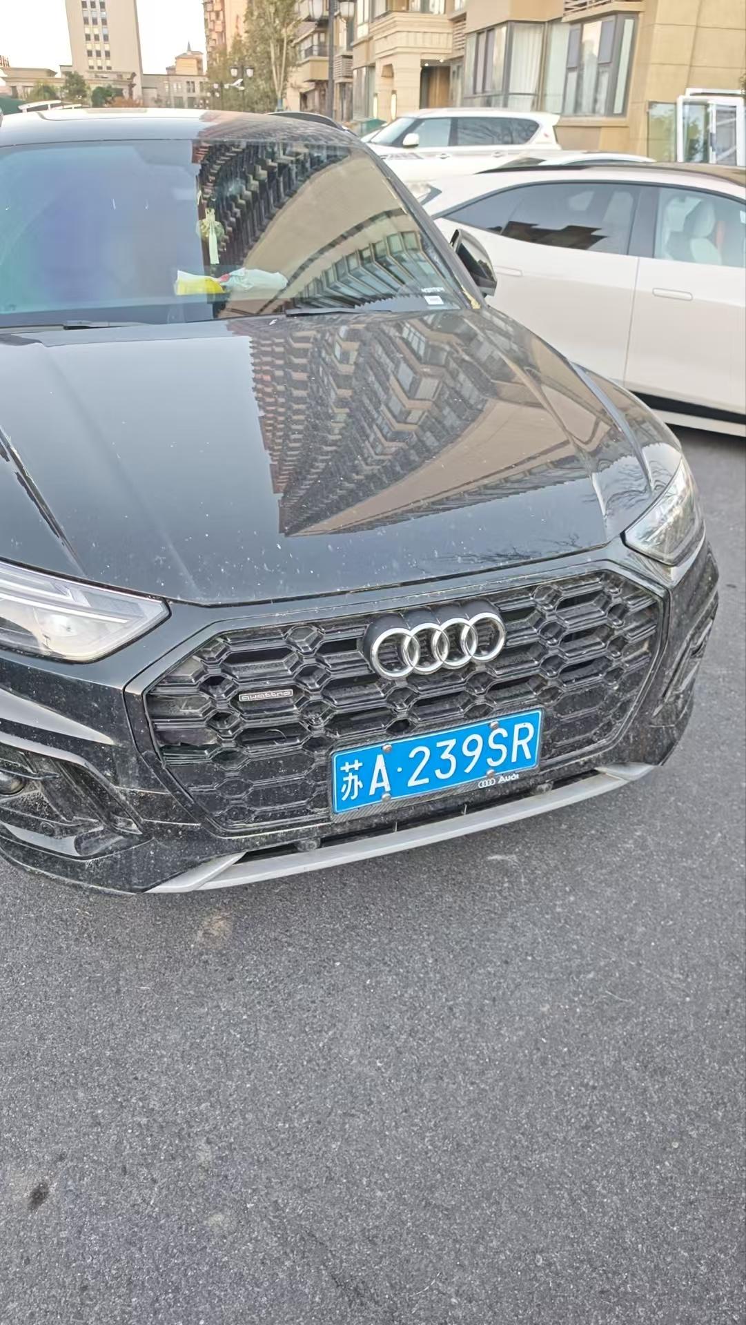 今天是金碧物业走后的第33天。早上有一辆乱停的车辆，挡住了别人的车辆的进出。