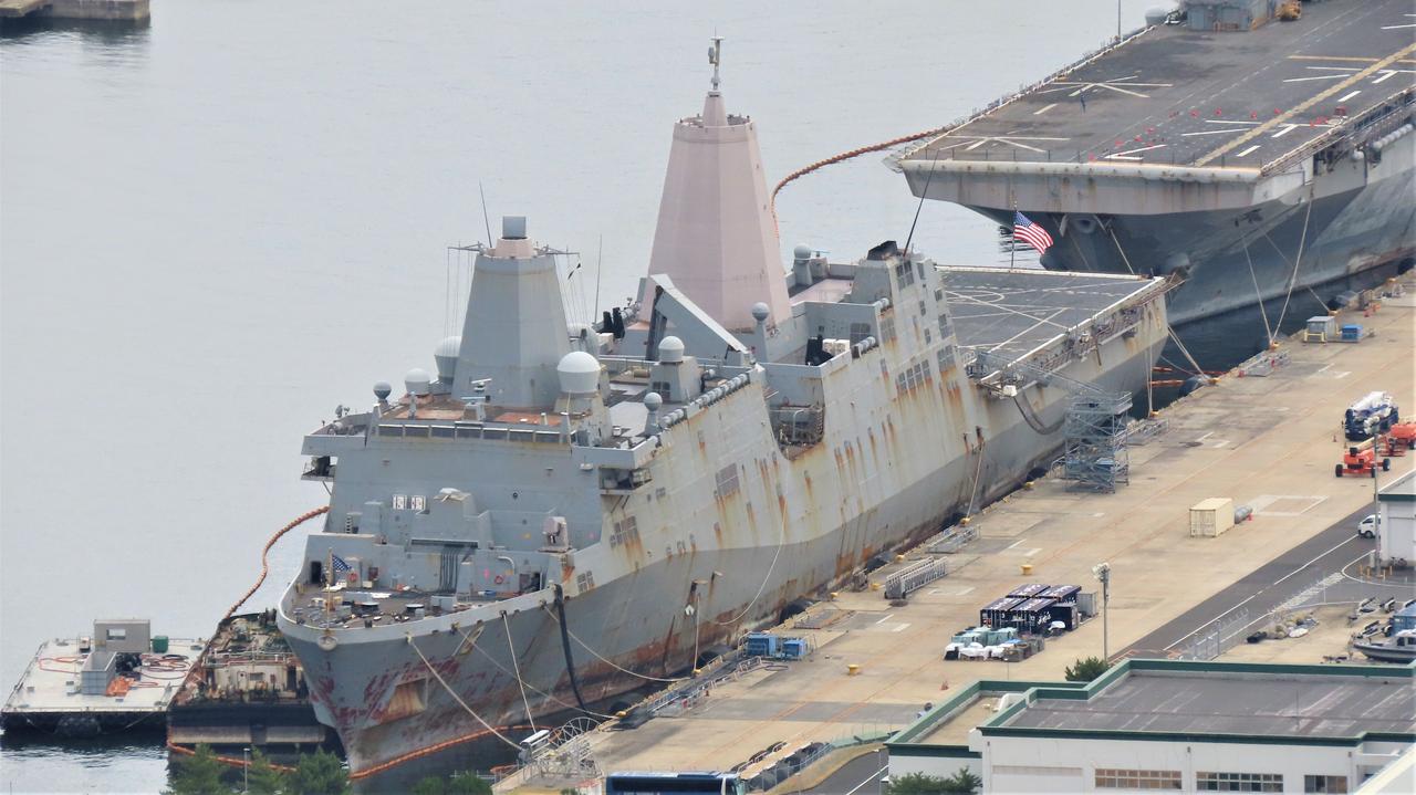美国海军“新奥尔良”号两栖船坞运输舰返回佐世保**美国海军“新奥尔良”号两栖船