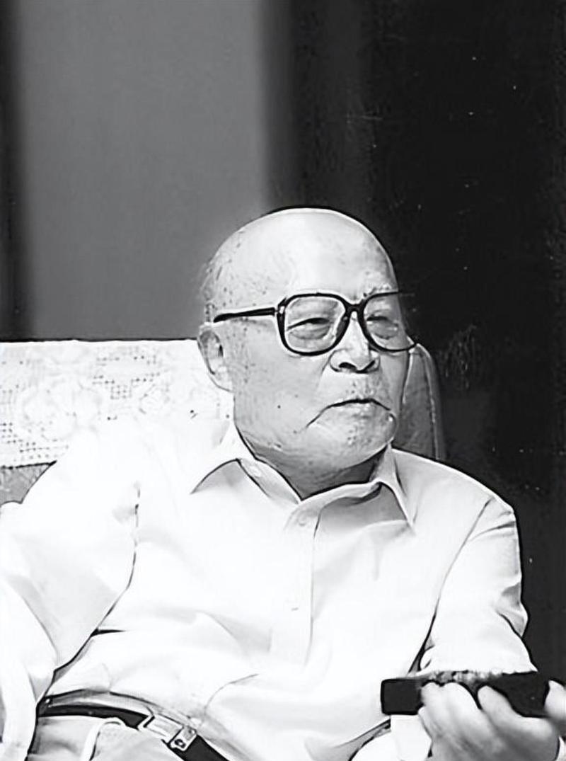 1972年的一天，妻子刘沙前去看望目前仍遭到审查的吕正操，时隔多年夫妻难得相见，
