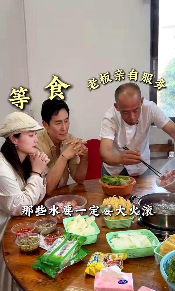 15万港币站37分钟，一碗鸡煲愣是一口没碰，这钱挣得也太“讲究”了吧！最近刷到