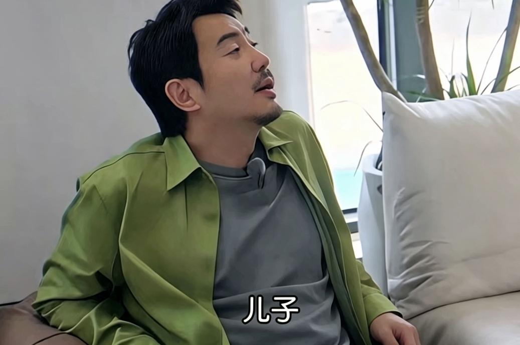 范丞丞：“你知道宝贝有几笔吗？”沈腾心里默写后说：“12。”范丞丞：“妈