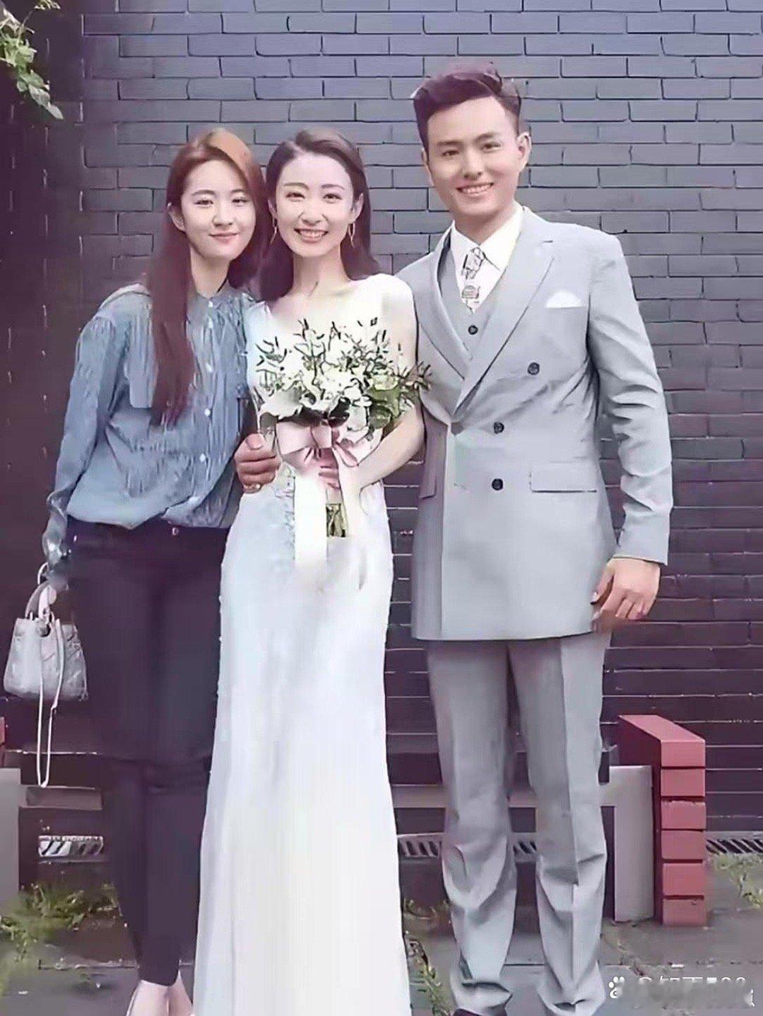 新娘子居然比刘亦菲还漂亮，自带高光气场，美到让人一眼沦陷～