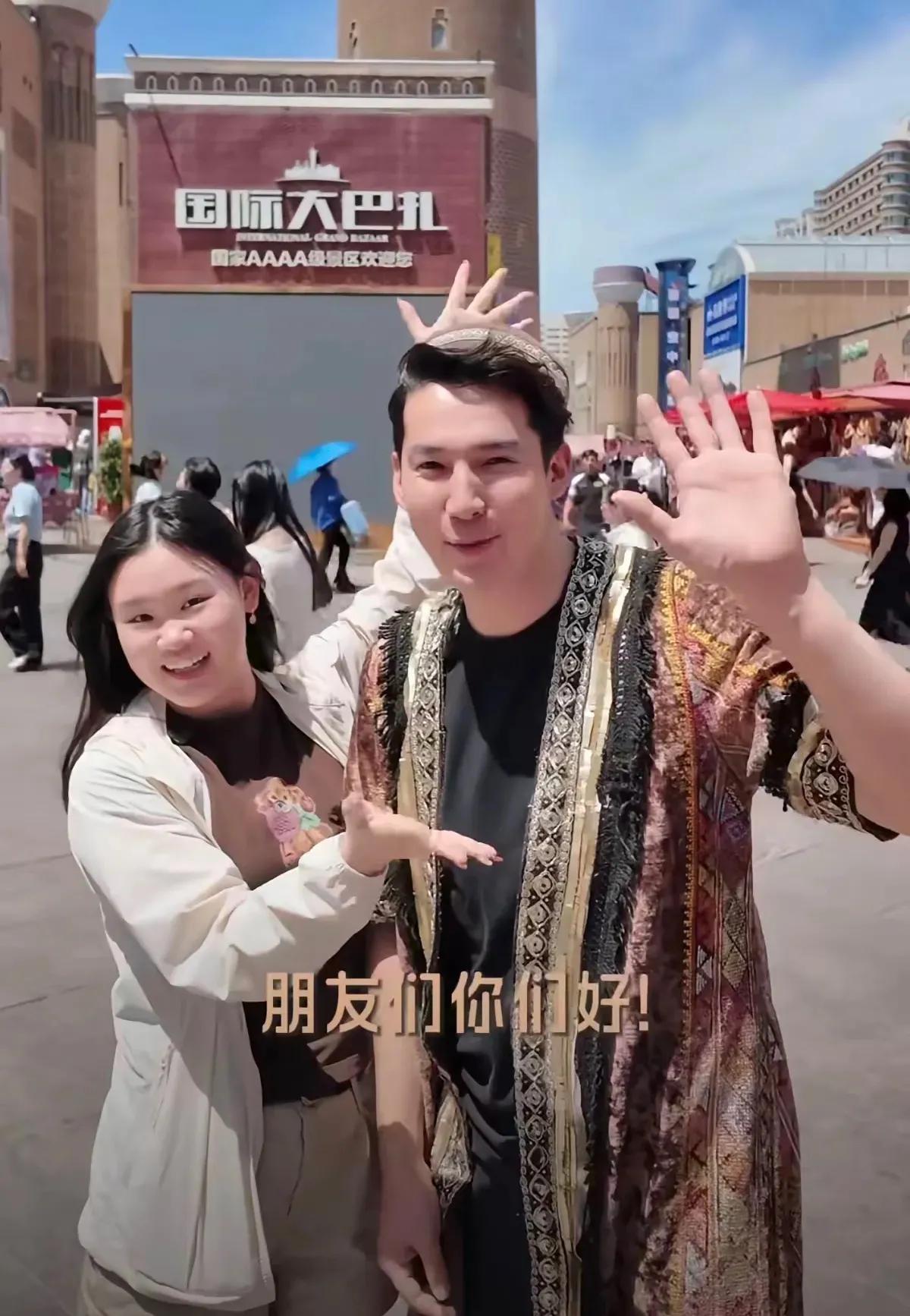 张家齐对全进华没有偏心，在新疆找其他的当地导游，也可以很快速的叫对方哥，还撒娇让