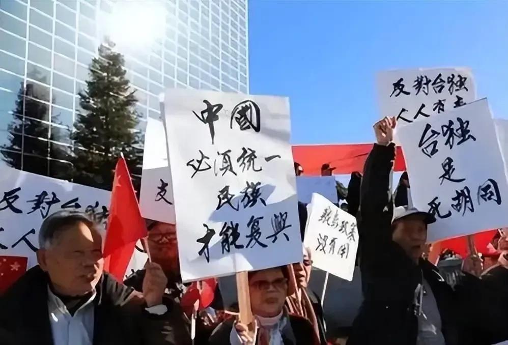 “两岸统一之后，我的建议是：第一，过渡期解放军不进驻台湾；第二，保留台湾既有的民
