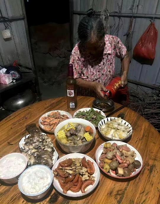 都这条件了，为什么饭还吃这么好？​​​