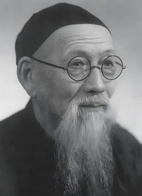 1931年，宋美龄陪母亲游杭州，短短6天挥霍了一万三千多块大洋。账单送到浙江省政
