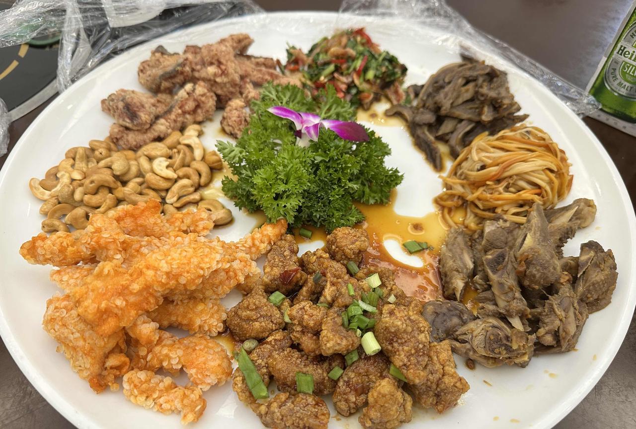 家庭聚餐，之前吃不惯的福州菜，终于在十几年后也慢慢习惯了。刚嫁来福州时，感觉空气