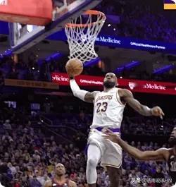 随着詹姆斯、东契奇复出，湖人队最强阵容强势回归！1、带头大哥詹姆斯，首发35