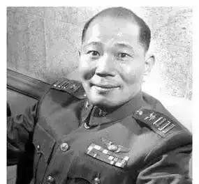 周至柔为什么会让权于王叔铭？他已经敏锐察觉出老蒋要制衡土木系。1952年3月1