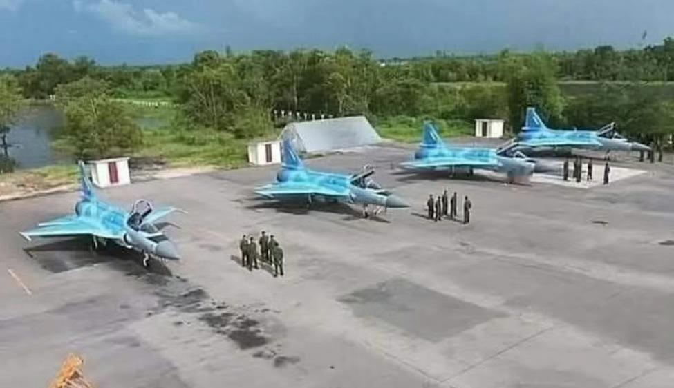 缅甸东吁空军基地遭到火箭弹袭击。最终空军基地的燃油库，被火箭弹炸了！六枚10