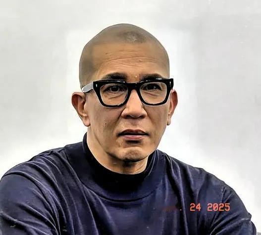 韩房被查、抚养费追讨、遗产税卡脖子：20岁少年困在父母恩怨里有个叫俊俊的年轻人