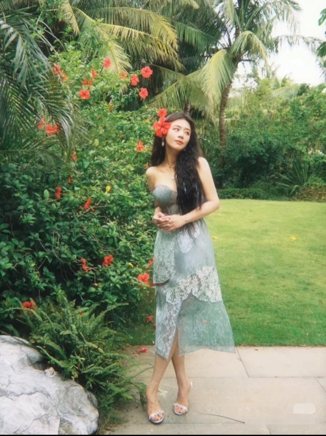 马思纯，这样的小清新好适合她，整个人的气质都提升了不少。