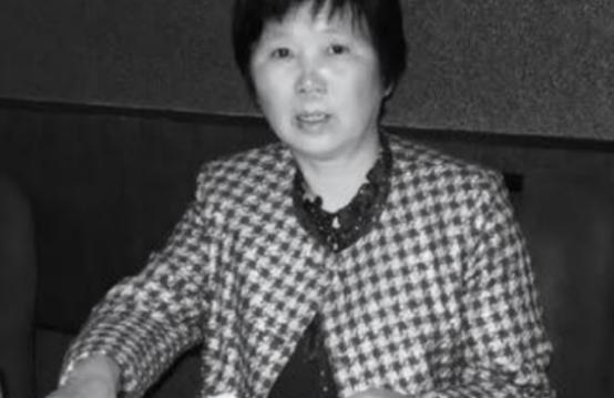 1974年，21岁女知青，夜间独自去厕所，却神秘失踪，连队把整座山翻了个遍，却仍