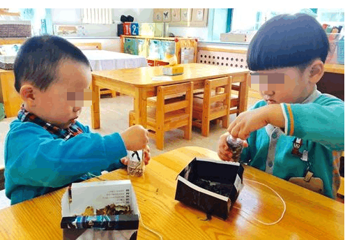 孩子在幼儿园哭泣, 老师的举动, 家长看了···