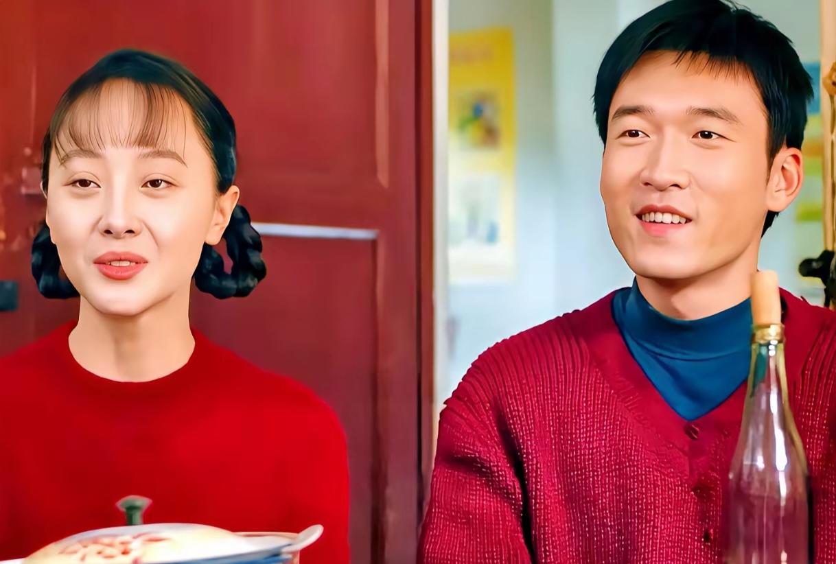 《纯真年代的爱情》费霆的结局让我笑喷了！一个顾客把钱包丢在林梅的店里，他夫妻俩拾