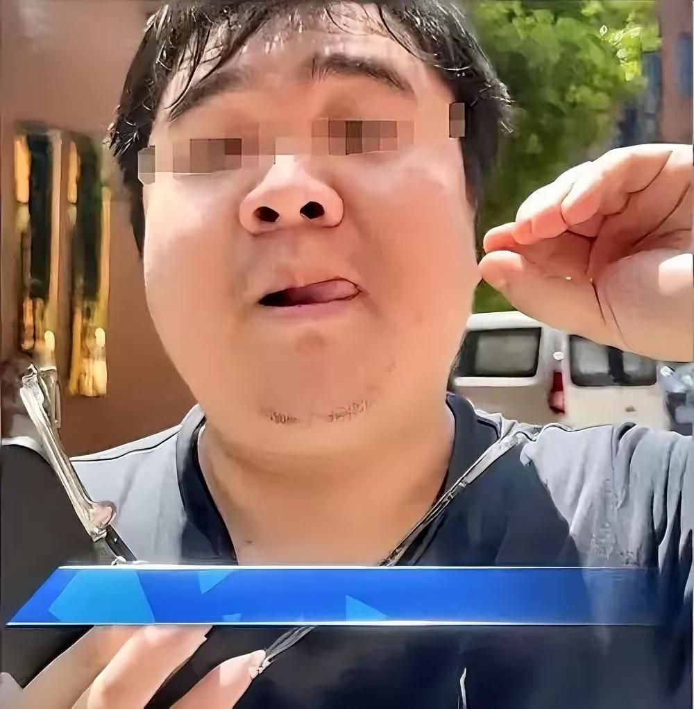 [点赞]女儿踢球砸坏邻居一盆君子兰，对方要求赔7万2，二话没说转了账，隔天就带