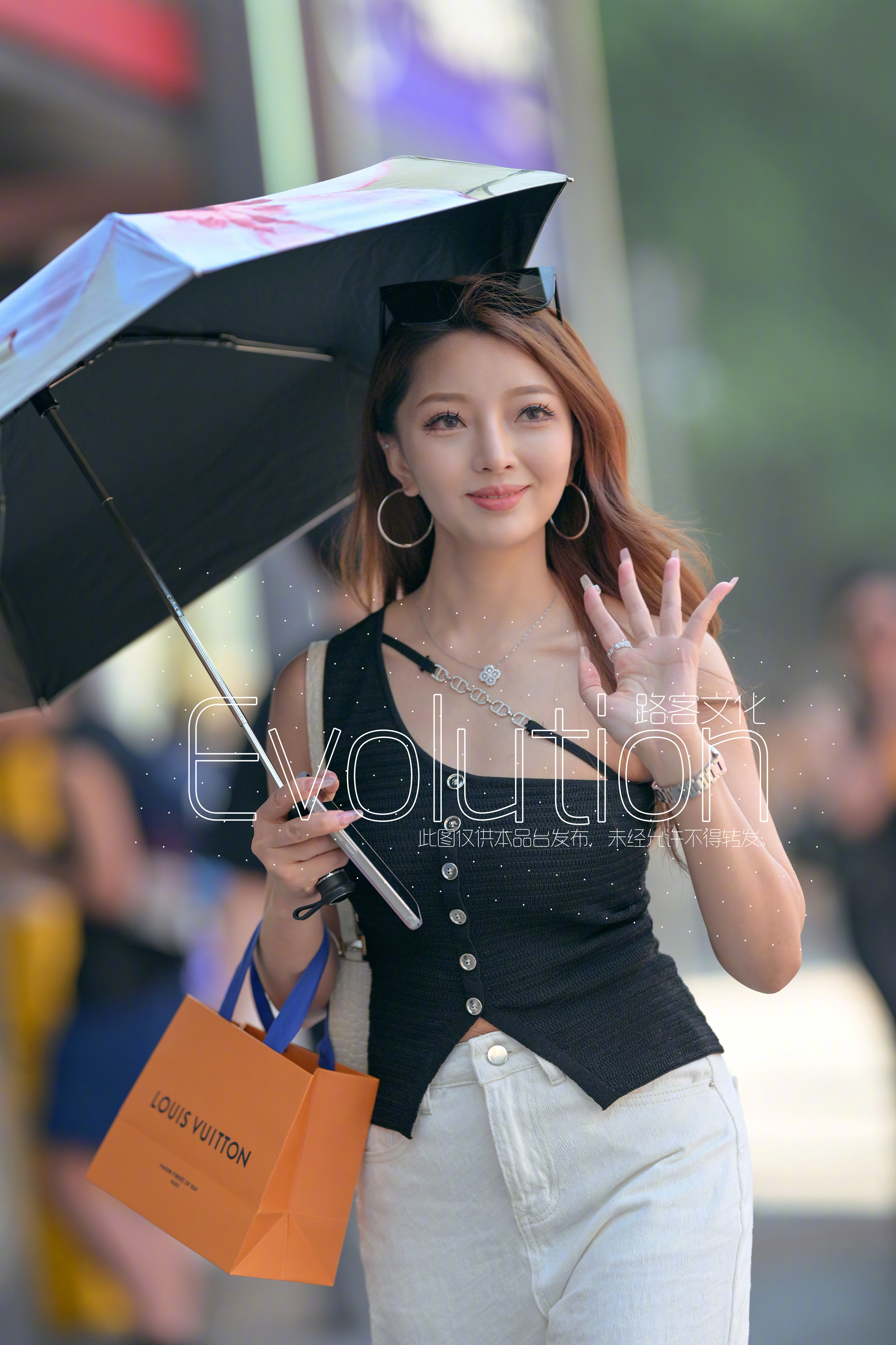 很大方热情的摄影师打招呼​​​