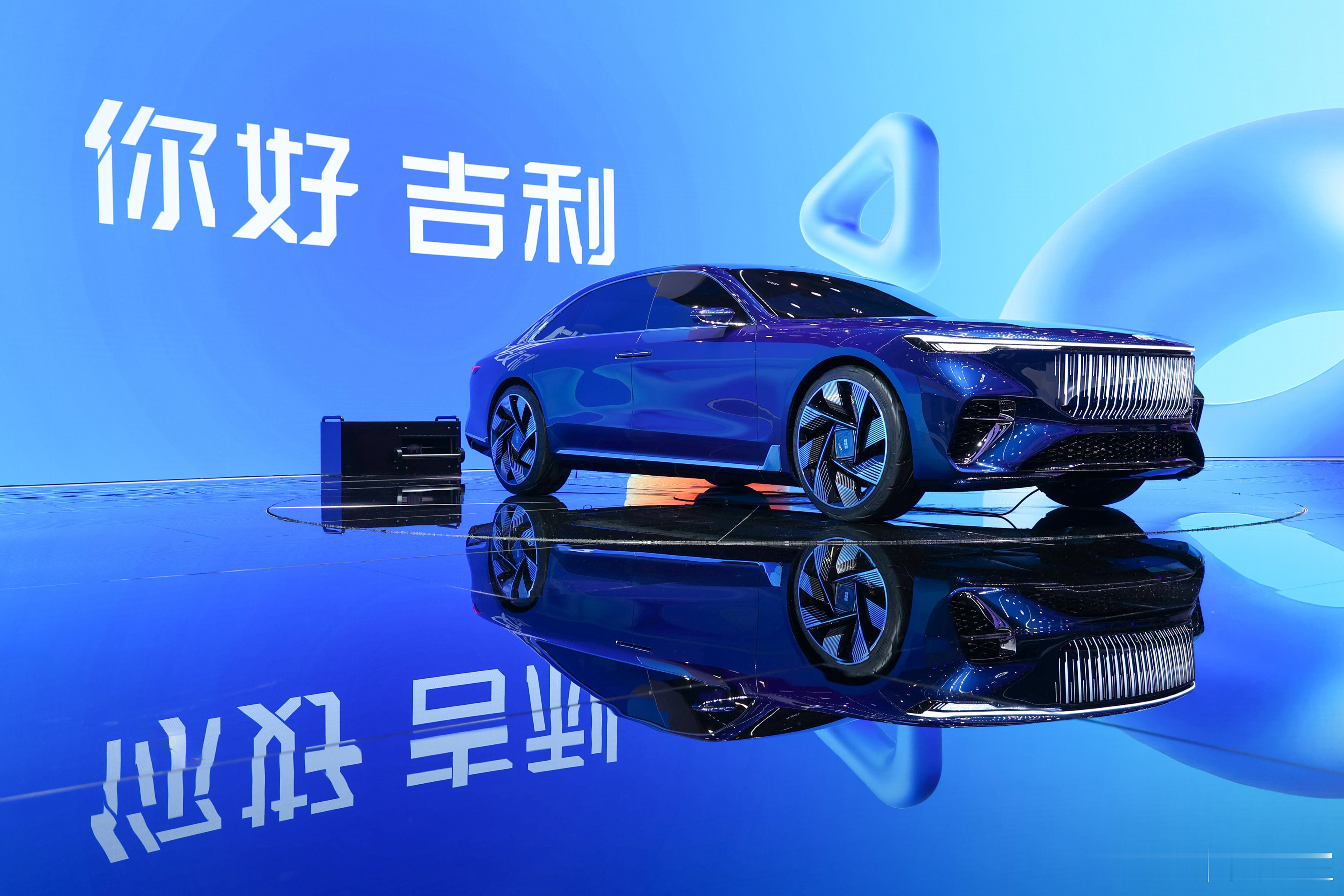 北京车展，银河之光第2代概念车亮相。设计上从“低趴蓄力”转向“猛虎昂首”，“油电