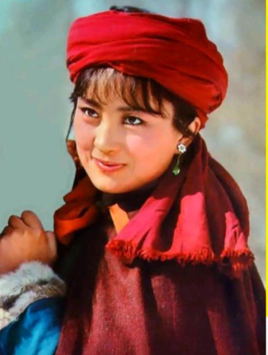 74岁张金玲近照不敢认，曾是北影顶流“金花”，为何巅峰息影，沦落到给小10岁的刘