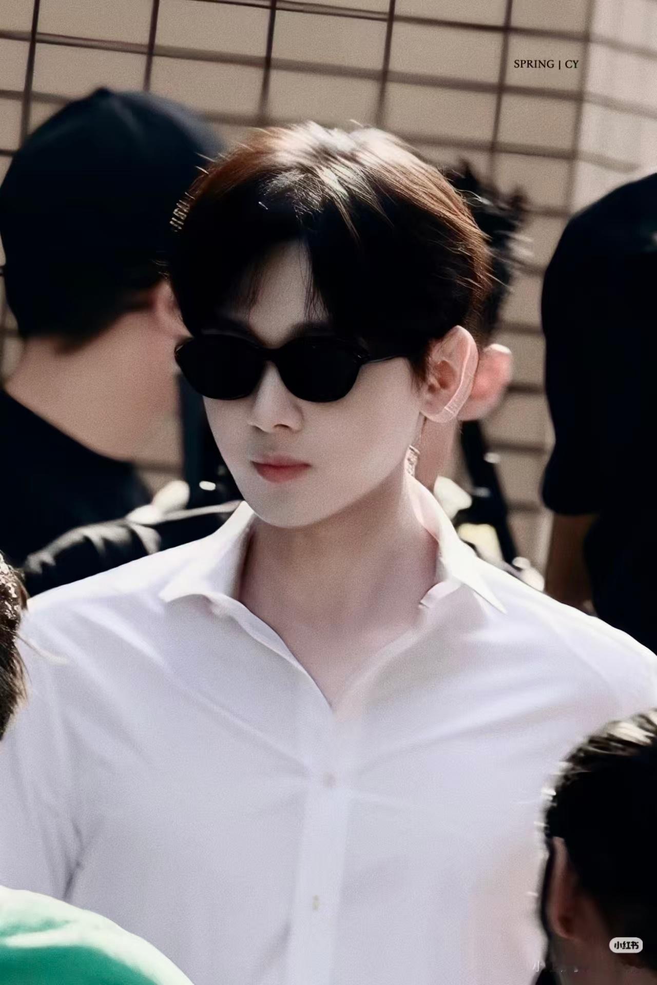 成毅傅诗淇这身材真的绝了，练得真好呀，直角肩纯纯衣服架子！cr：logo