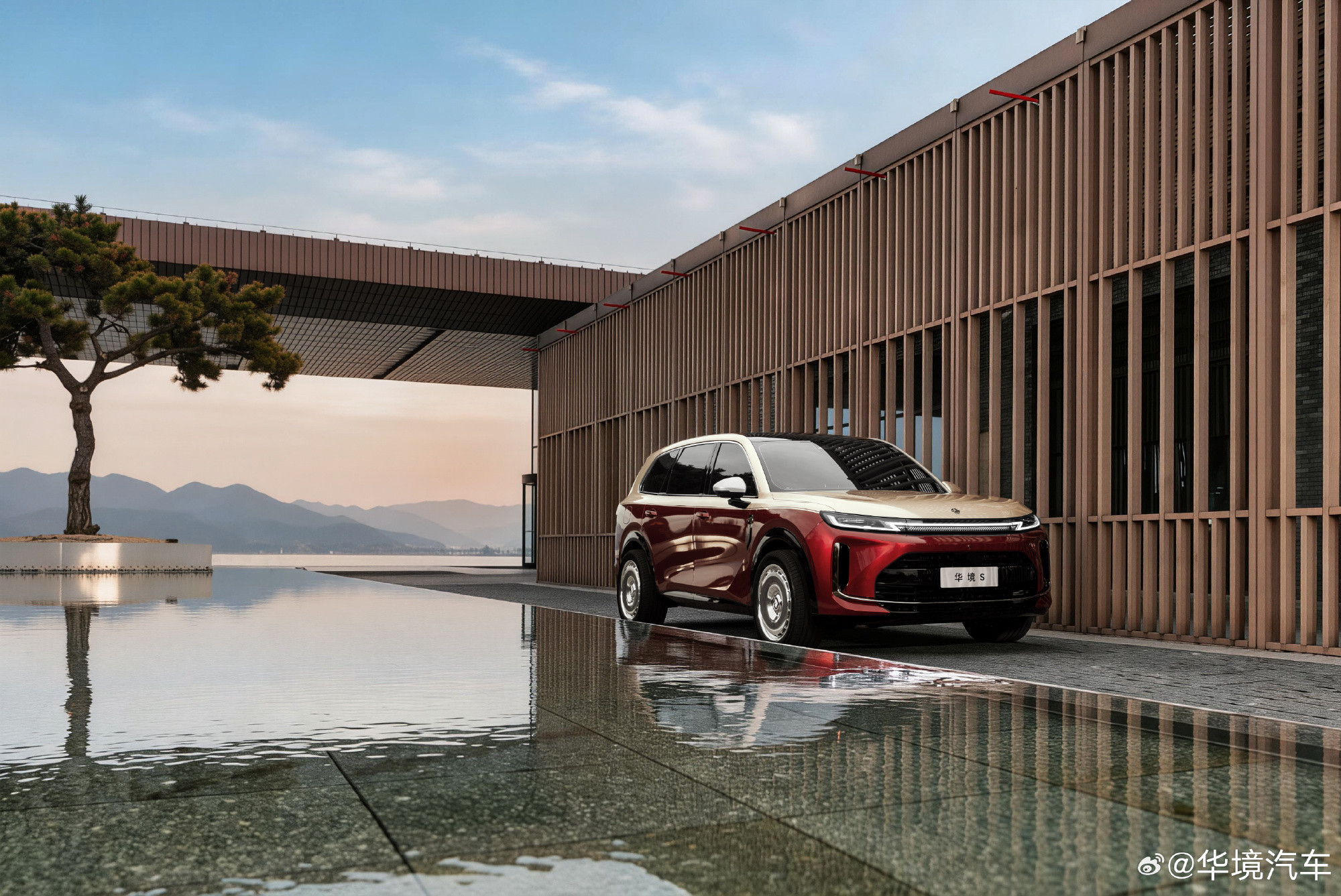 我看有挺多小伙伴分不清鸿蒙智行五界和启境华境奕境这些镜系列的差别。感觉简单来说，