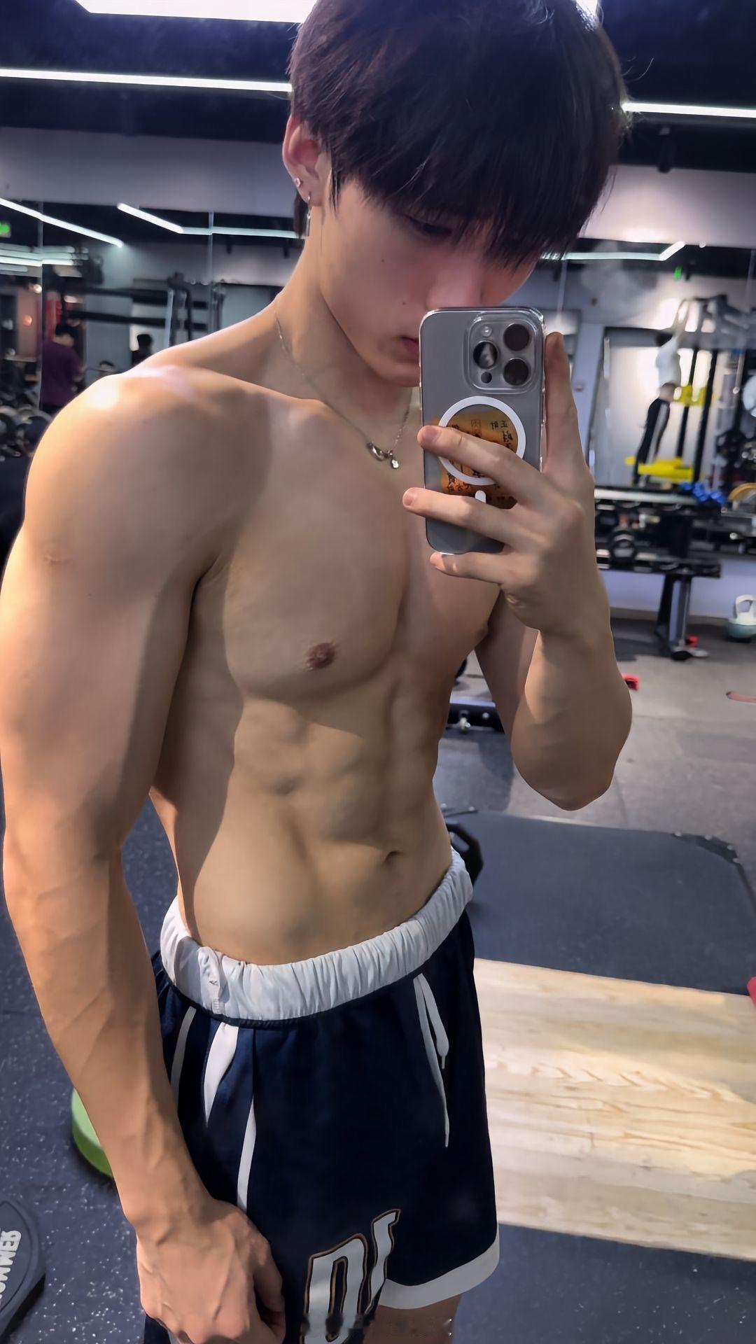 07182cm71kg薄肌