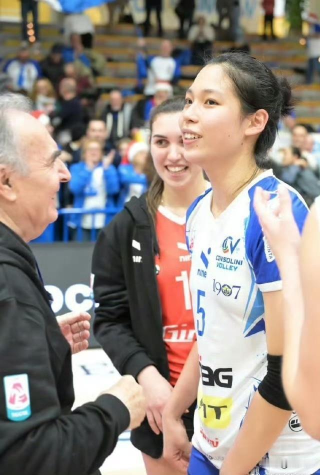 意甲女排保级关键战传来捷报！中国新星庄宇珊迎来留洋生涯巅峰爆发，面对贝加莫一战狂