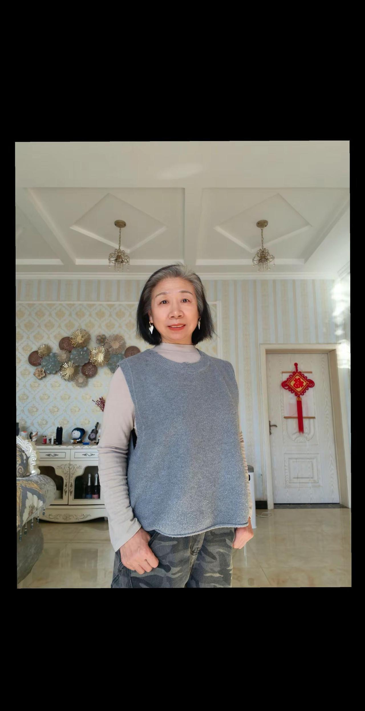 顶着满头白发，没事儿臭美一下！自信最美哈哈😃