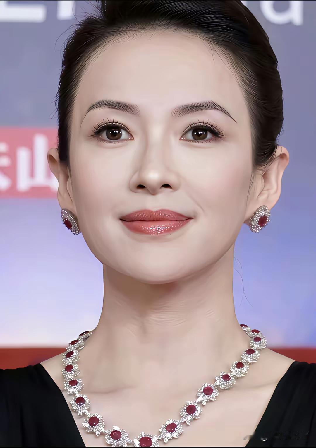 美人胚子越长越像妈妈了五官看上去特别舒服都说女孩像父亲醒醒的长相应该是随