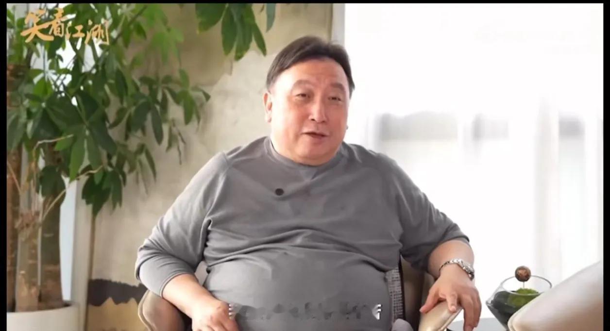 王晶曝刘德华女儿会五种语言！王晶在采访中说：“刘德华的老婆真的很辛苦！两人恋爱