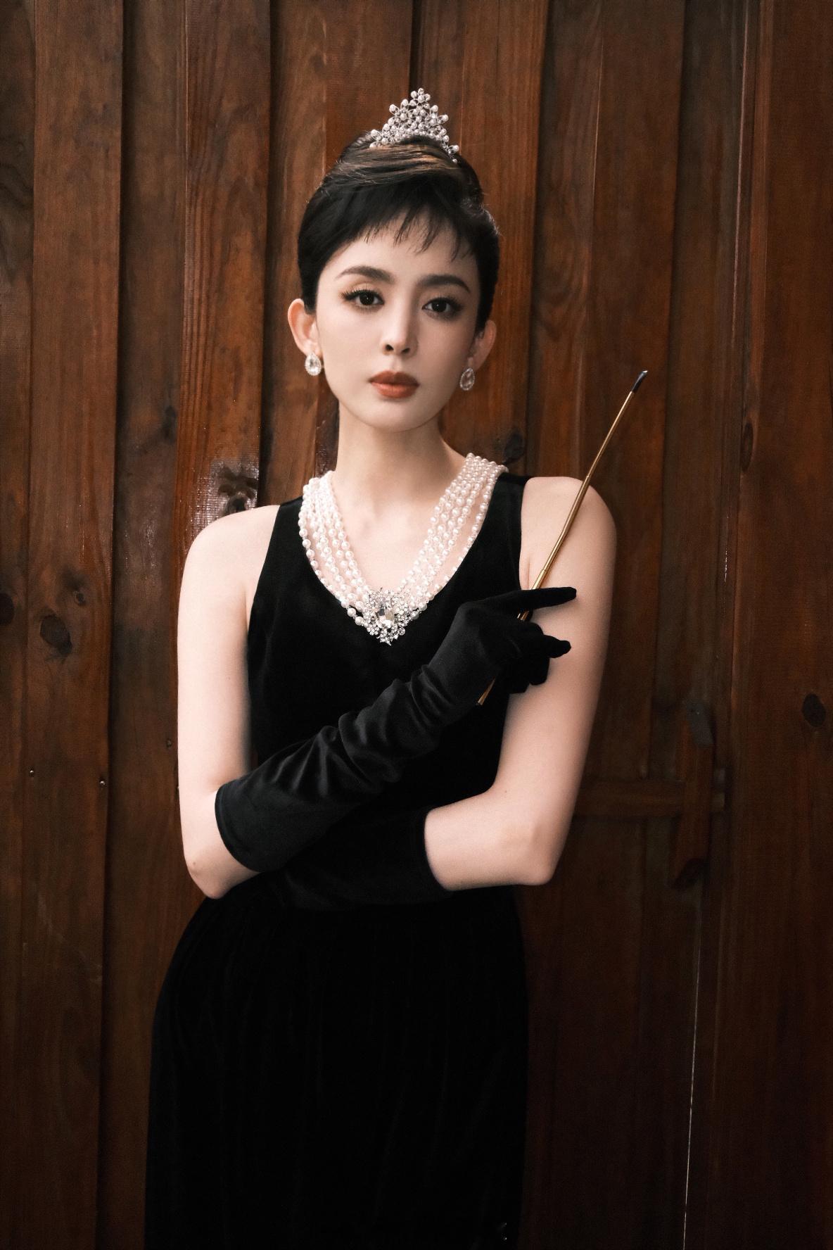 娜扎赫本剧照经典复古的气质公主