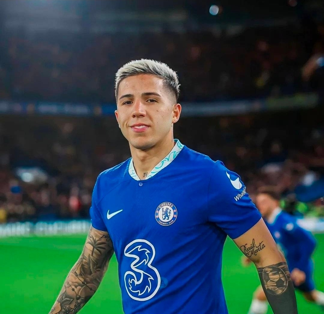 阿根廷信源：大巴黎希望签下切尔西中场恩佐，已进行非正式接触据接近阿根廷球员的信源