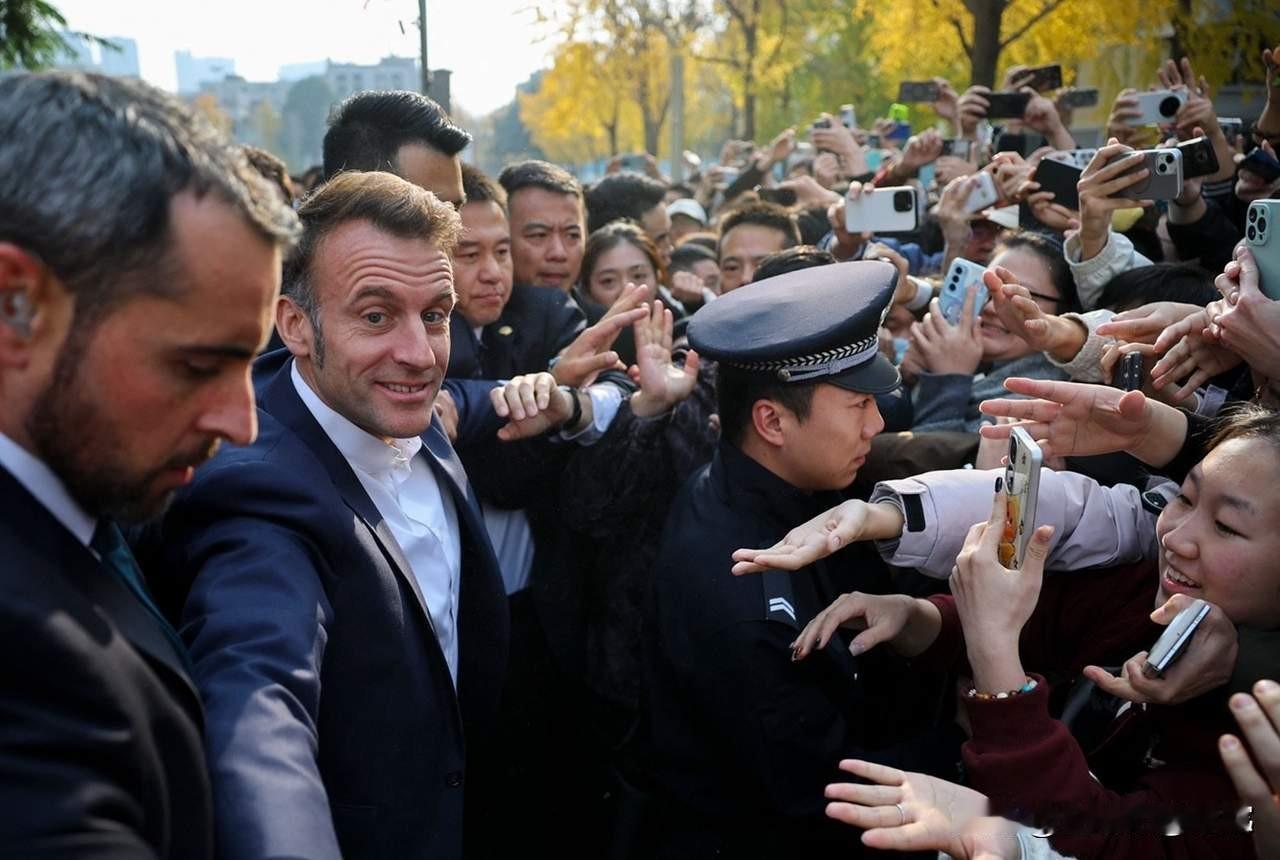 破防了！这就是我们真实的幸福感当劳a的疯狂言论和萝莉岛的惊天丑闻一次次刷屏