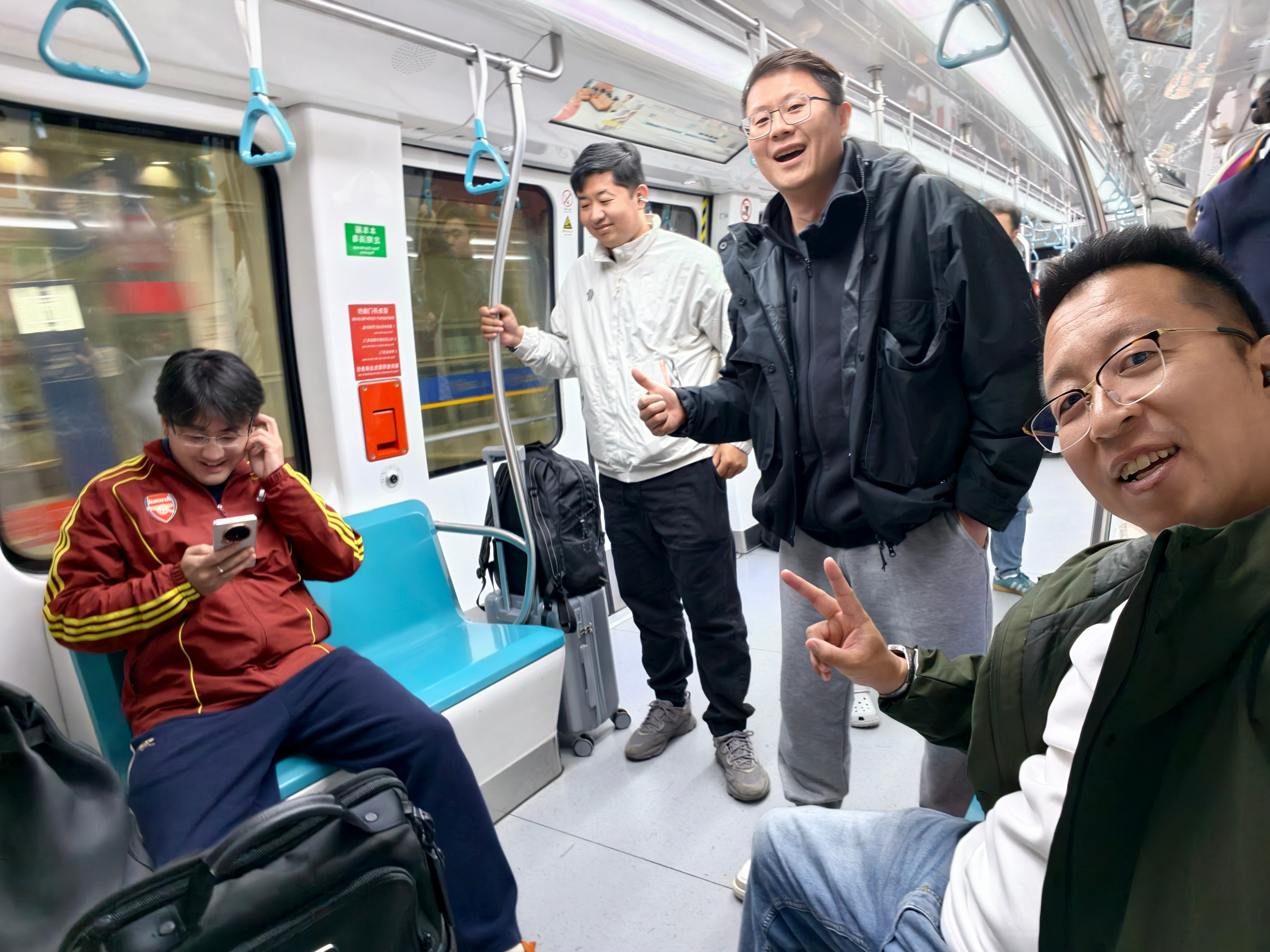 中传砍掉翻译摄影等16个专业AI普及时代，翻译这种就是“人贵又低效”一个AI翻译