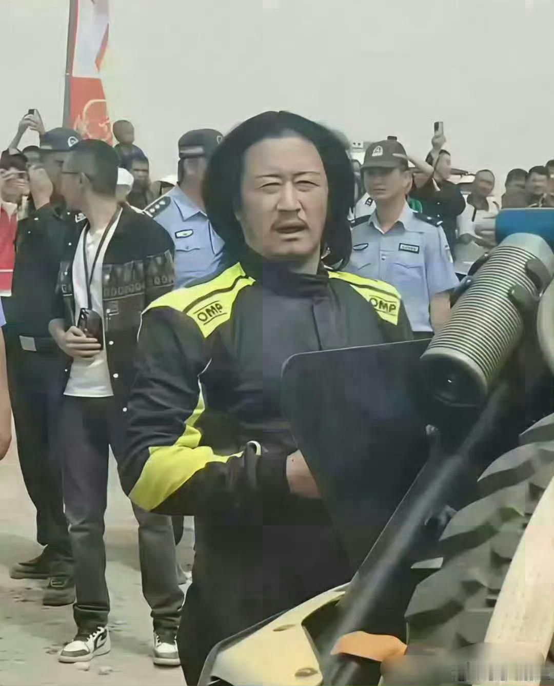 吴京果然是满族人无疑，不化妆的吴京有典型的满族面观。​​​