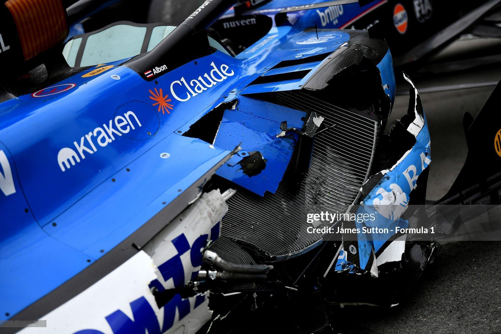 2026f1加拿大大奖赛阿尔本在被皮亚斯特里追尾后造成的损伤散热器被完全撞弯并