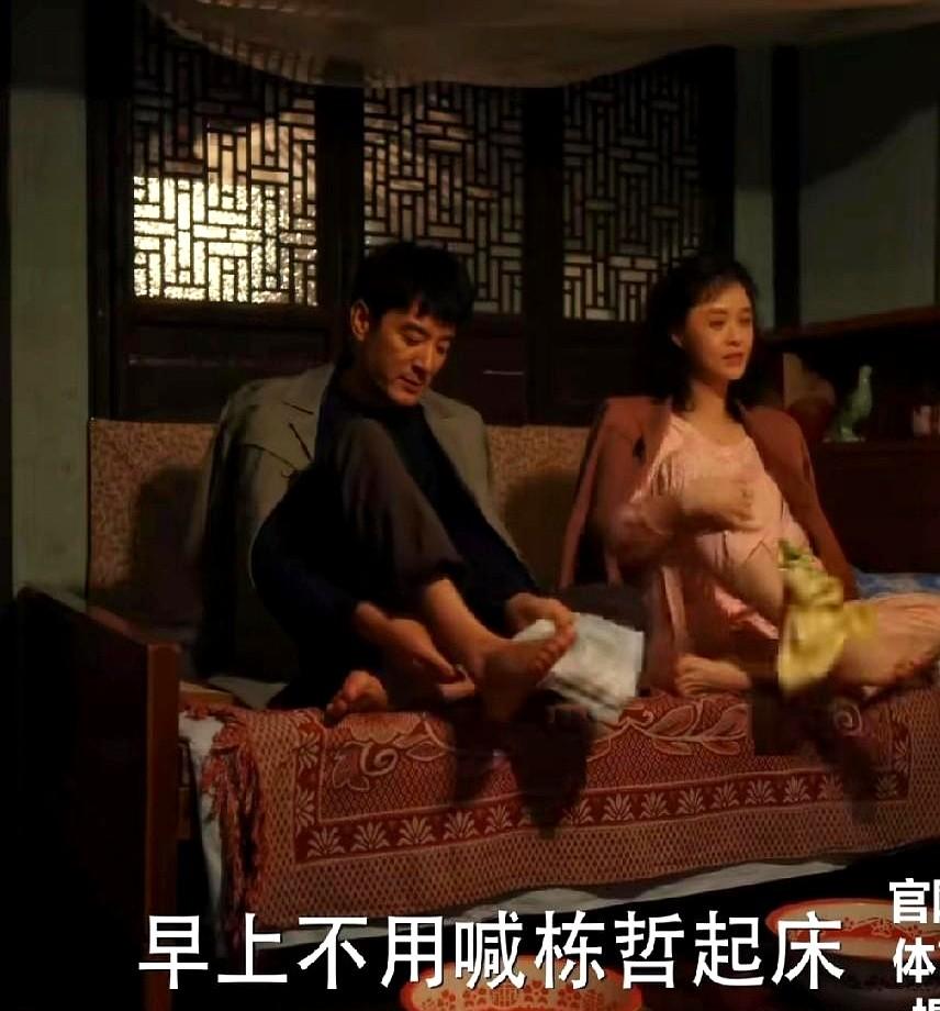 这妈一个决定，直接把邻居家差生儿子带飞了。故事发生在80年代的苏州老巷子。庄