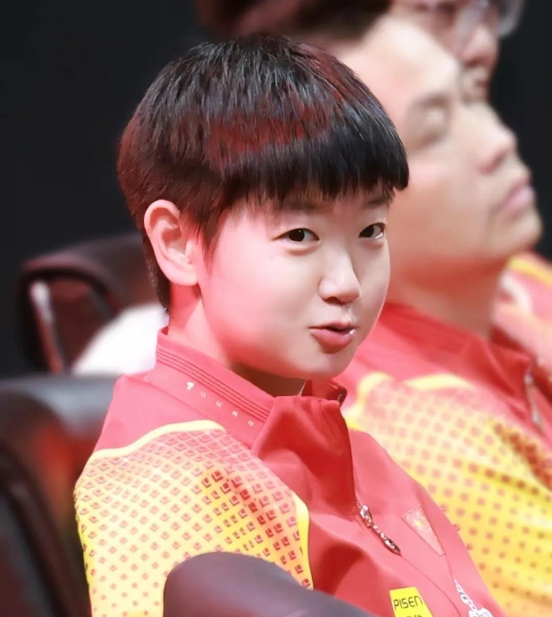真的是一个很细心的女孩那场女双比赛赢了之后，她和曼昱本来是要先去与对手的教练握