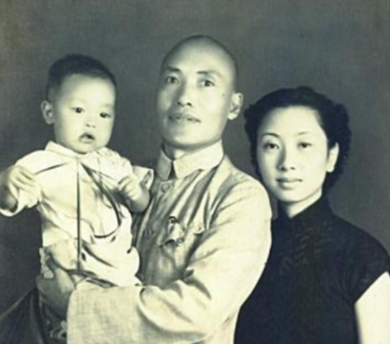 1936年，一名国民党中将跟随红军走完长征，谁知等到了延安，毛主席却对他挥了挥手